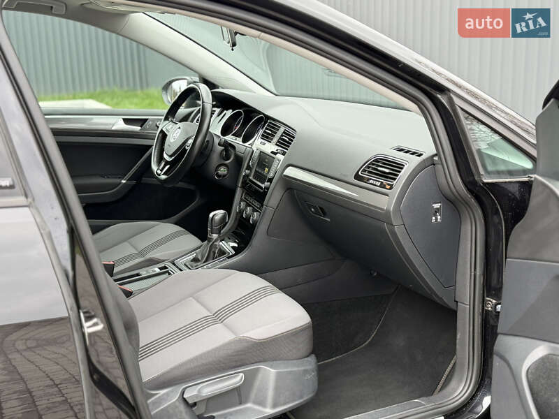 Универсал Volkswagen Golf 2016 в Львове