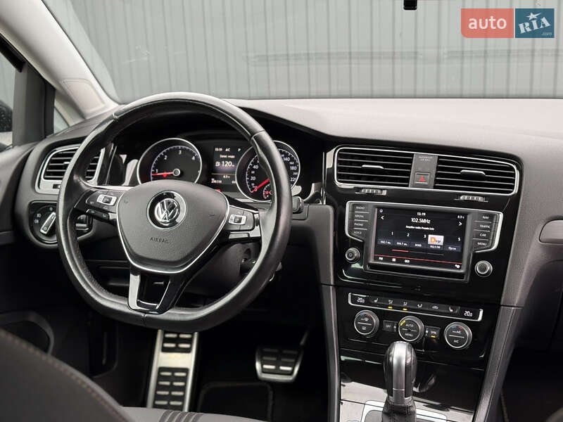 Универсал Volkswagen Golf 2016 в Львове