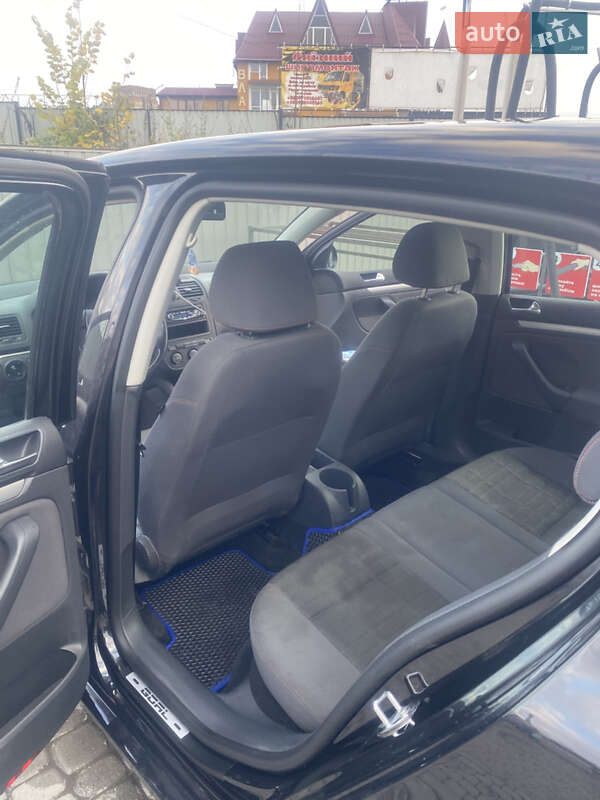 Хэтчбек Volkswagen Golf 2006 в Староконстантинове