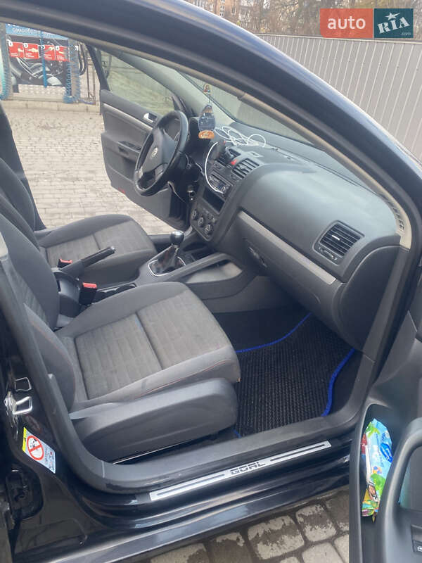 Хэтчбек Volkswagen Golf 2006 в Староконстантинове