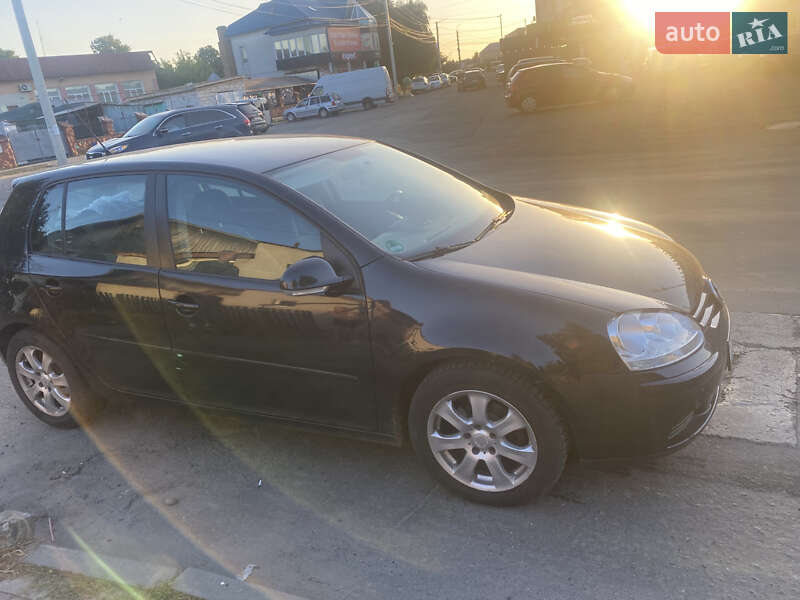 Хэтчбек Volkswagen Golf 2006 в Староконстантинове