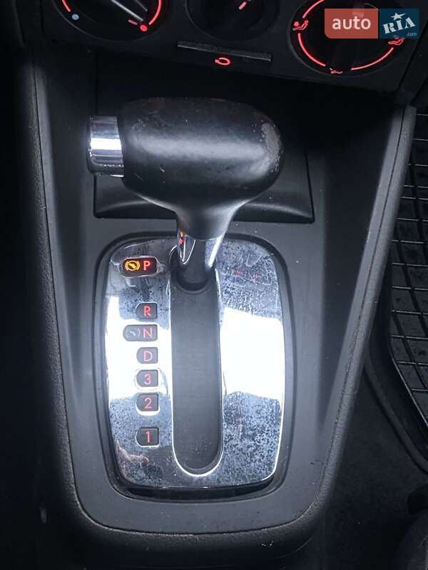 Хетчбек Volkswagen Golf 1998 в Івано-Франківську