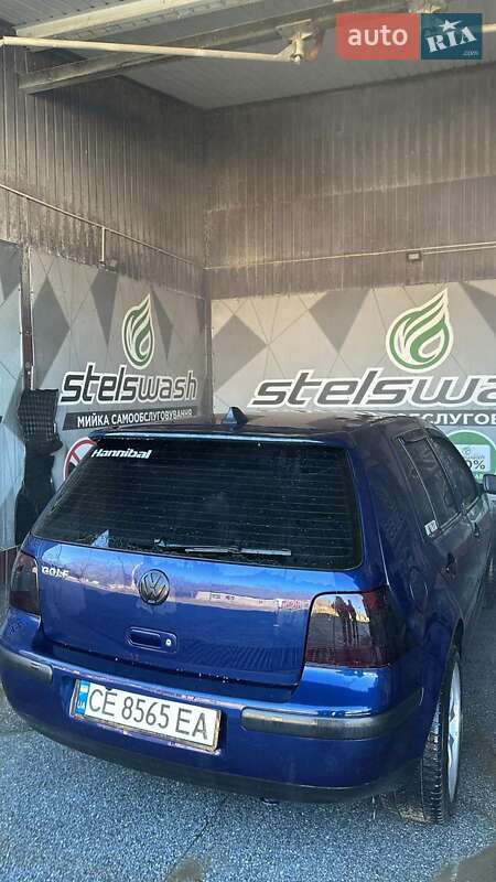 Хэтчбек Volkswagen Golf 2002 в Черновцах