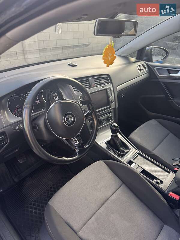 Універсал Volkswagen Golf 2014 в Рівному