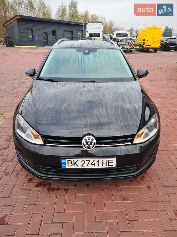 Универсал Volkswagen Golf 2017 в Ровно
