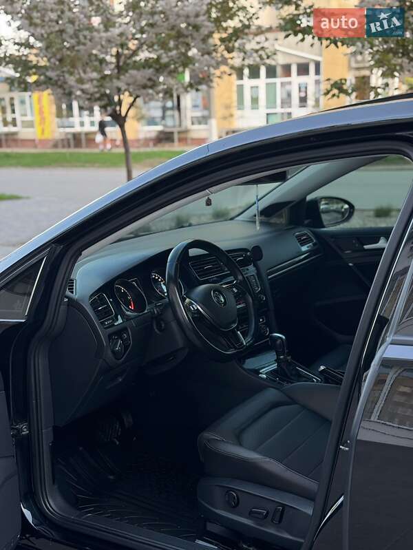 Хетчбек Volkswagen Golf 2014 в Сокирянах