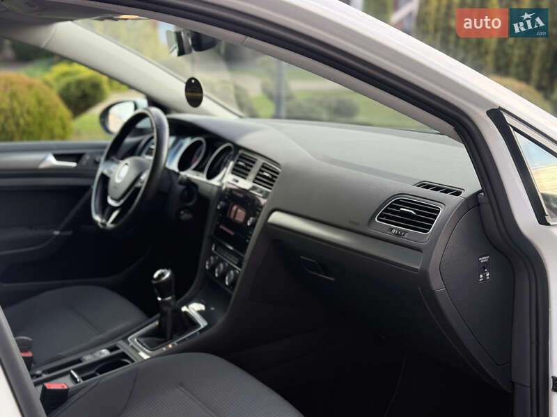 Універсал Volkswagen Golf 2017 в Стрию