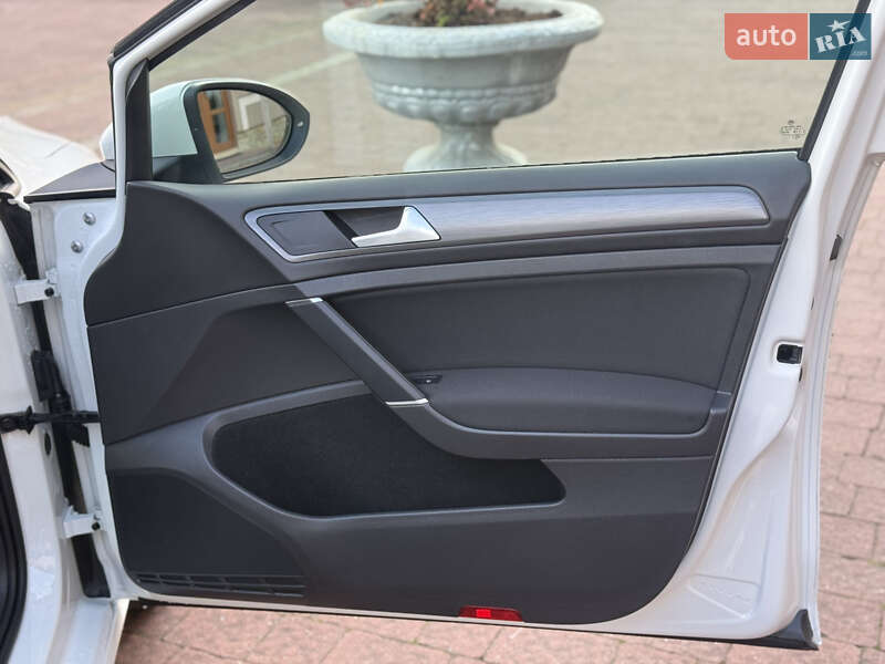 Універсал Volkswagen Golf 2017 в Стрию