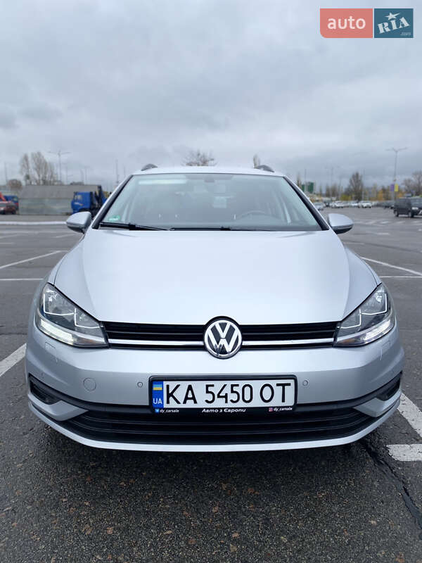Універсал Volkswagen Golf 2018 в Києві