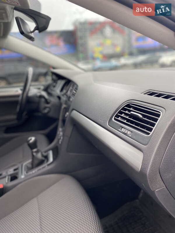 Універсал Volkswagen Golf 2018 в Києві