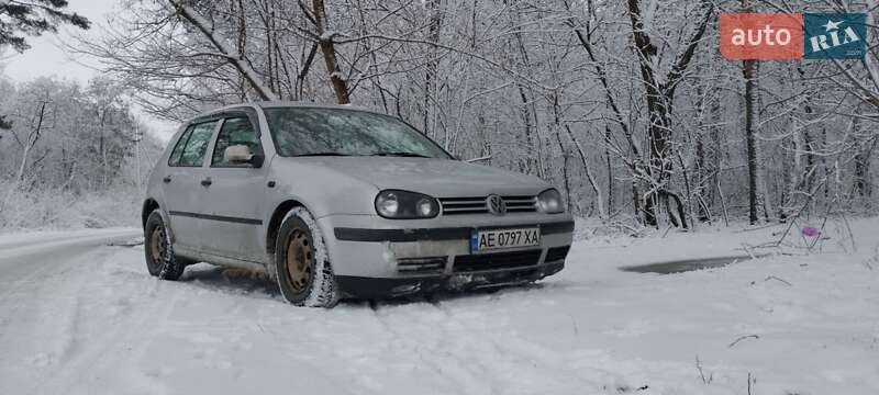 Хетчбек Volkswagen Golf 2000 в Дніпрі