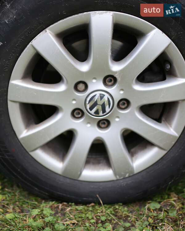 Хэтчбек Volkswagen Golf 2008 в Костополе