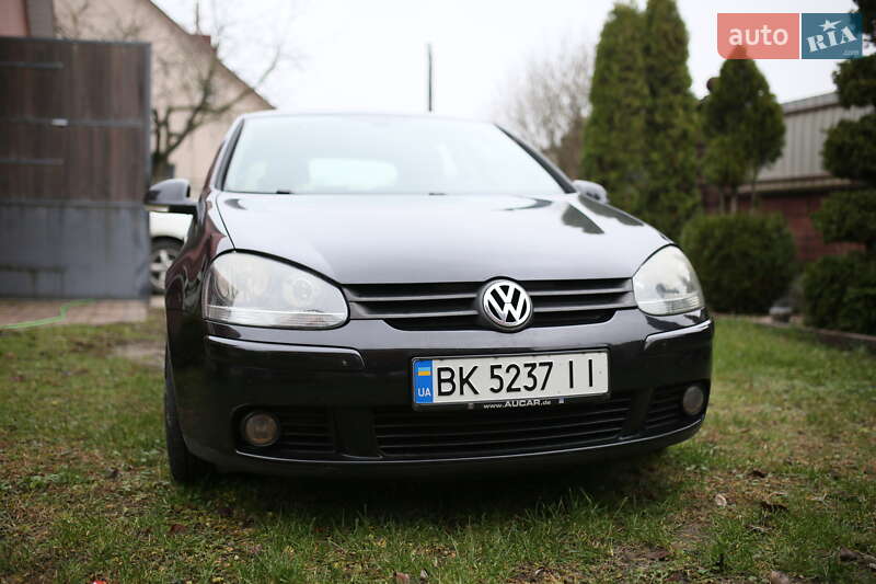 Хэтчбек Volkswagen Golf 2008 в Костополе