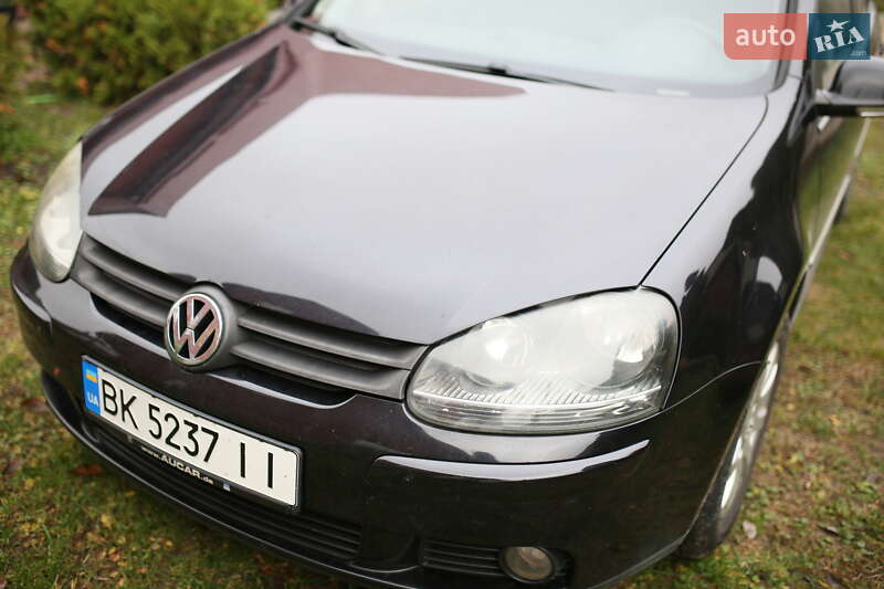 Хэтчбек Volkswagen Golf 2008 в Костополе