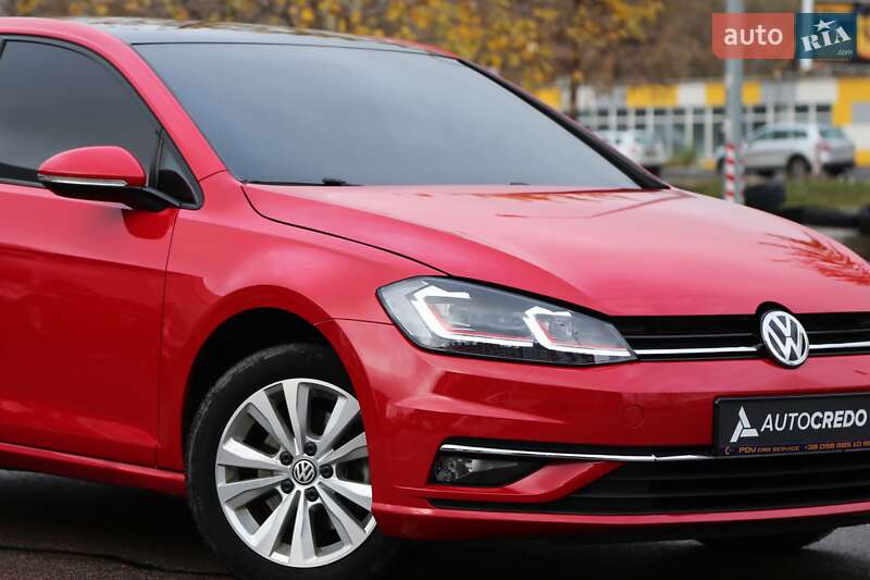 Хетчбек Volkswagen Golf 2017 в Києві