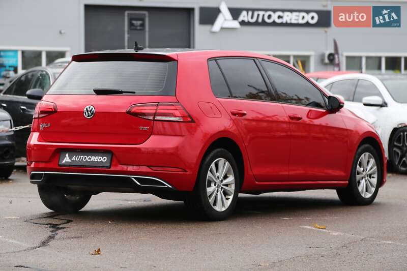 Хетчбек Volkswagen Golf 2017 в Києві