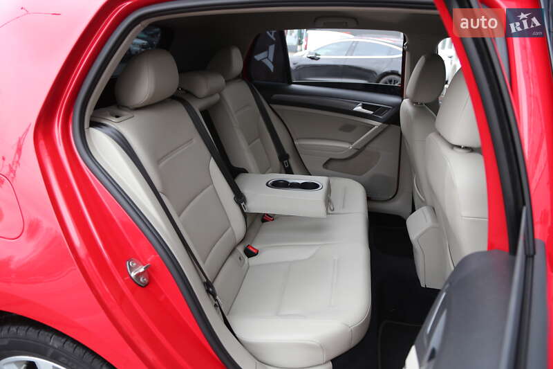 Хетчбек Volkswagen Golf 2017 в Києві