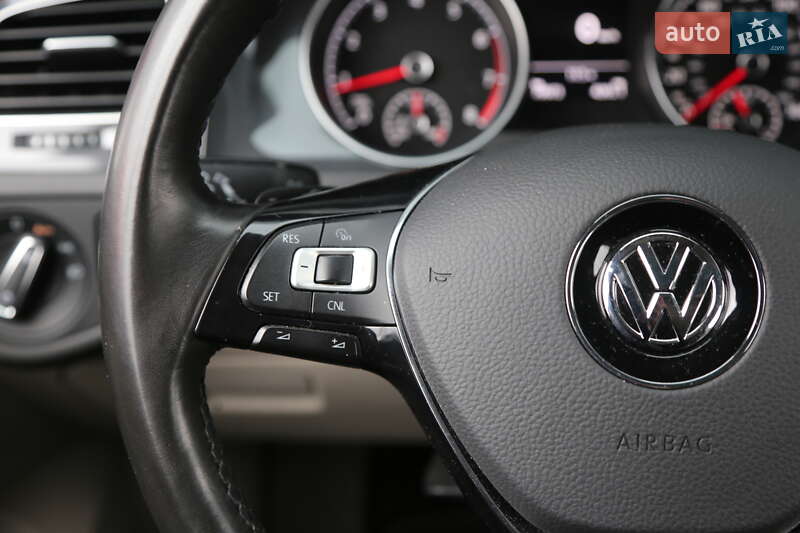 Хетчбек Volkswagen Golf 2017 в Києві