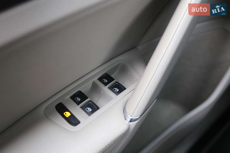 Хетчбек Volkswagen Golf 2017 в Києві