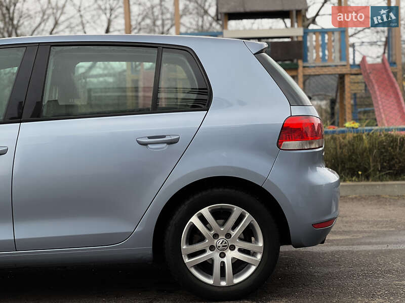 Хэтчбек Volkswagen Golf 2009 в Ровно