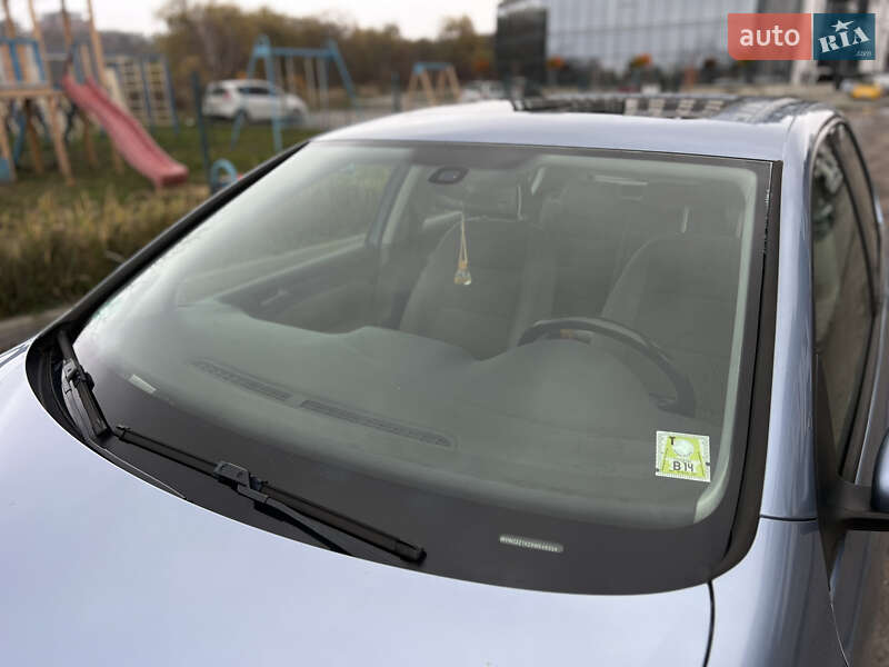 Хэтчбек Volkswagen Golf 2009 в Ровно