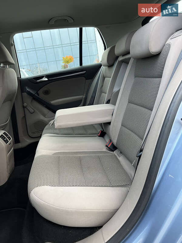 Хэтчбек Volkswagen Golf 2009 в Ровно