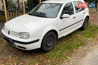 Хетчбек Volkswagen Golf 2001 в Луцьку