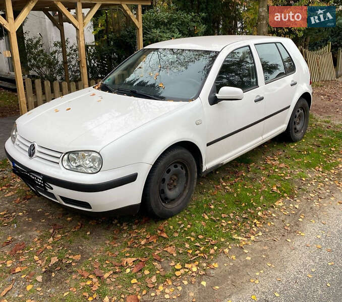 Хетчбек Volkswagen Golf 2001 в Луцьку