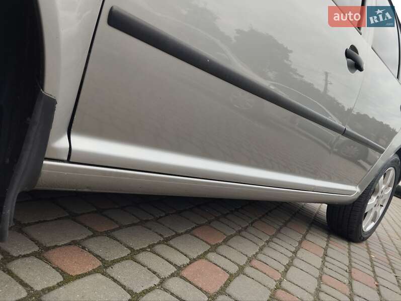 Хэтчбек Volkswagen Golf 2002 в Кривом Роге