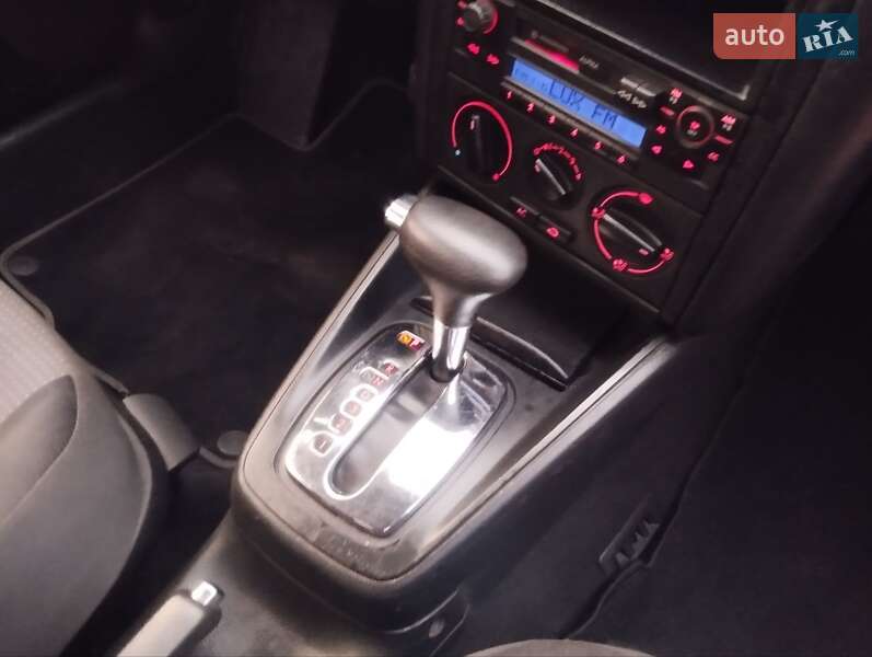 Хэтчбек Volkswagen Golf 2002 в Кривом Роге