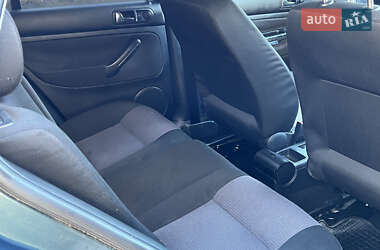 Хэтчбек Volkswagen Golf 2001 в Кицмани