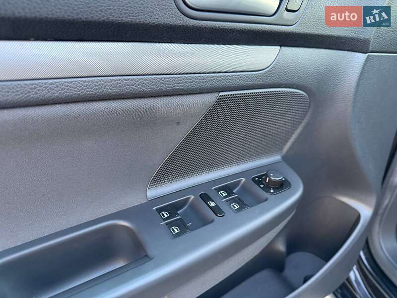 Хэтчбек Volkswagen Golf 2008 в Коломые