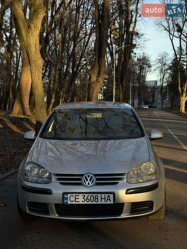 Хетчбек Volkswagen Golf 2003 в Чернівцях