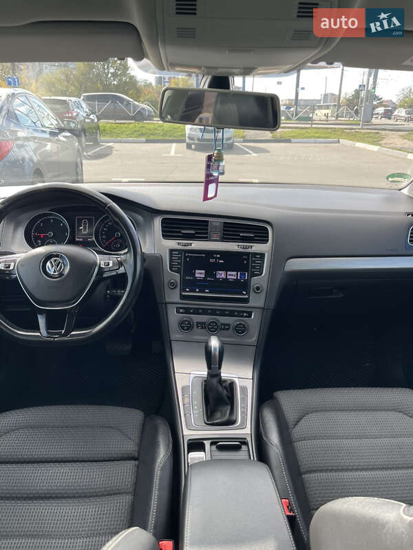 Універсал Volkswagen Golf 2016 в Хмельницькому