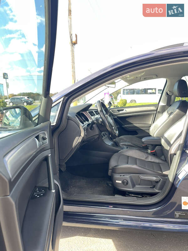 Універсал Volkswagen Golf 2016 в Хмельницькому