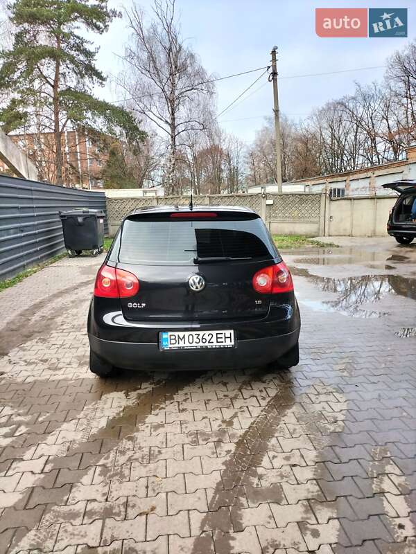 Хэтчбек Volkswagen Golf 2004 в Сумах
