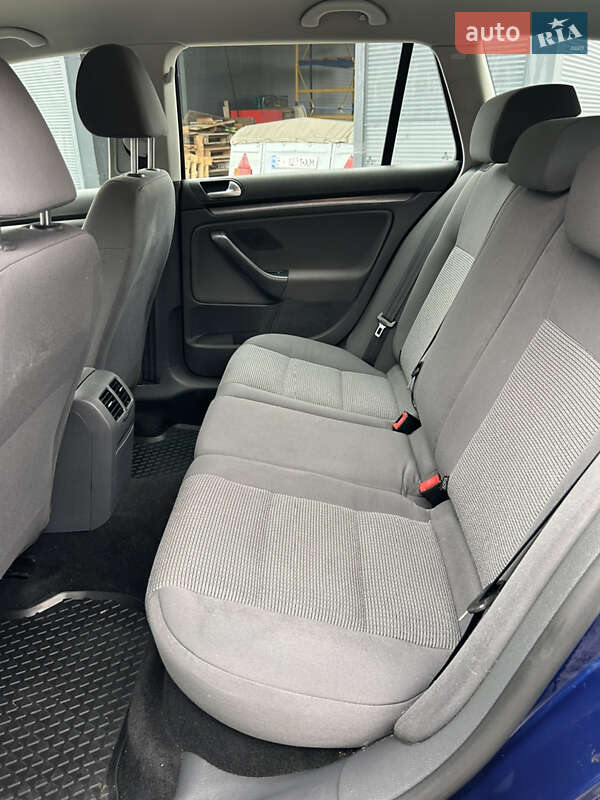 Універсал Volkswagen Golf 2010 в Полтаві