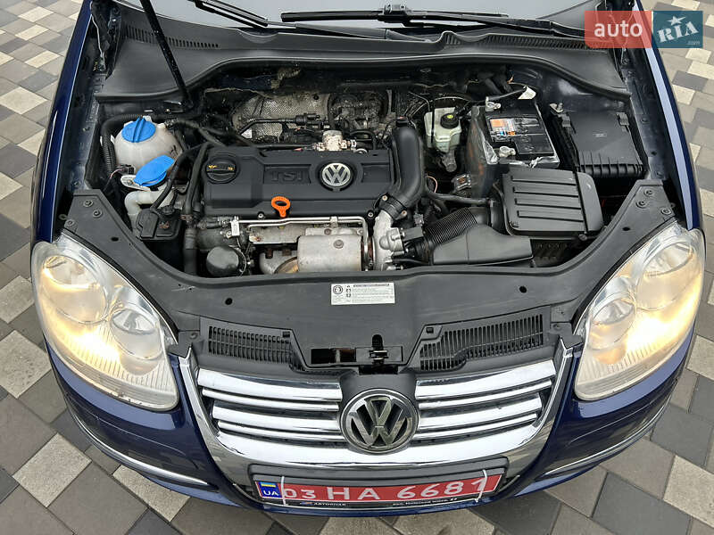 Універсал Volkswagen Golf 2010 в Полтаві