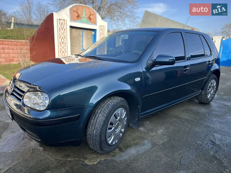 Хетчбек Volkswagen Golf 2002 в Городківці
