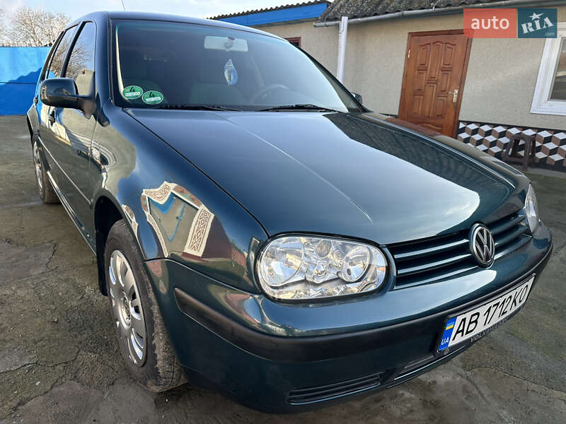 Хетчбек Volkswagen Golf 2002 в Городківці