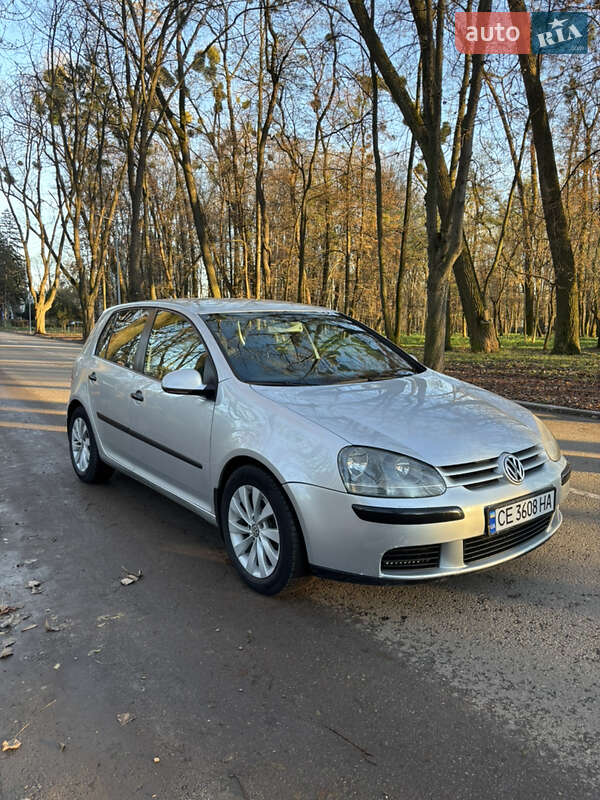 Хетчбек Volkswagen Golf 2003 в Чернівцях