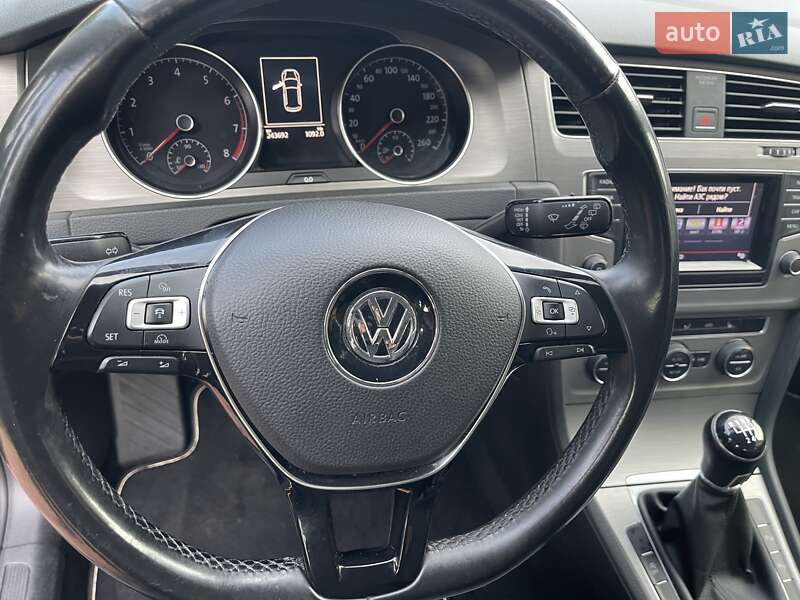 Хэтчбек Volkswagen Golf 2013 в Луцке