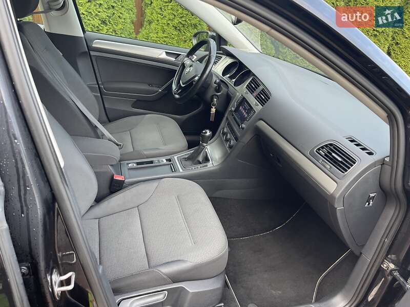 Хэтчбек Volkswagen Golf 2013 в Луцке