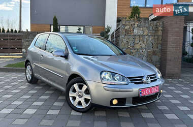Хэтчбек Volkswagen Golf 2005 в Стрые