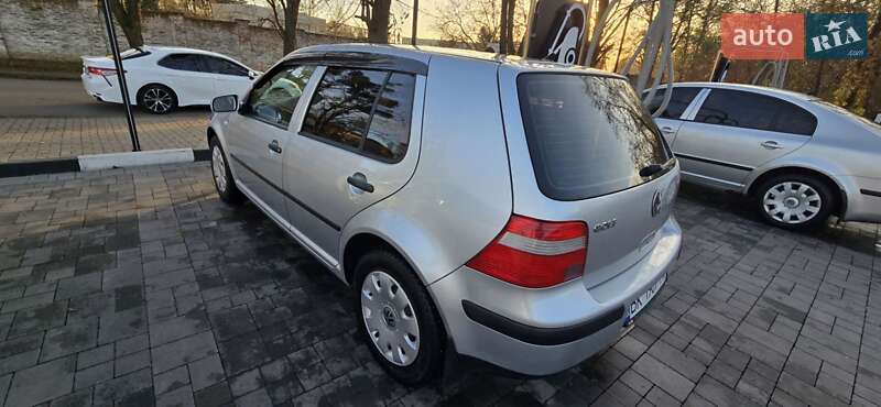 Хэтчбек Volkswagen Golf 2003 в Ровно