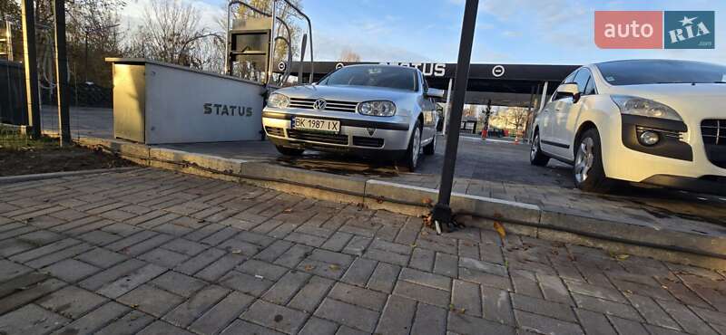 Хэтчбек Volkswagen Golf 2003 в Ровно