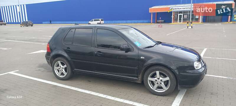 Хэтчбек Volkswagen Golf 2002 в Сумах