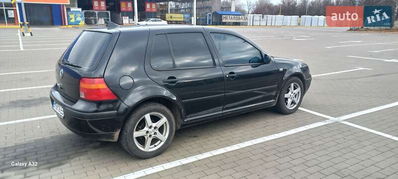 Хэтчбек Volkswagen Golf 2002 в Сумах