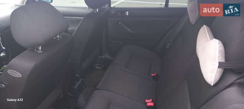 Хэтчбек Volkswagen Golf 2002 в Сумах