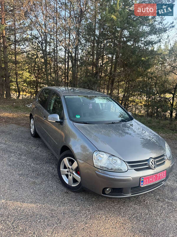 Хэтчбек Volkswagen Golf 2008 в Смеле